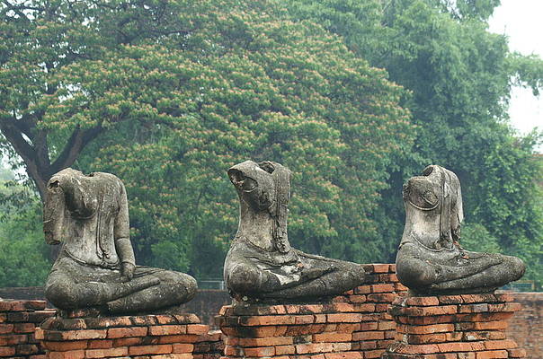 headless-buddhas