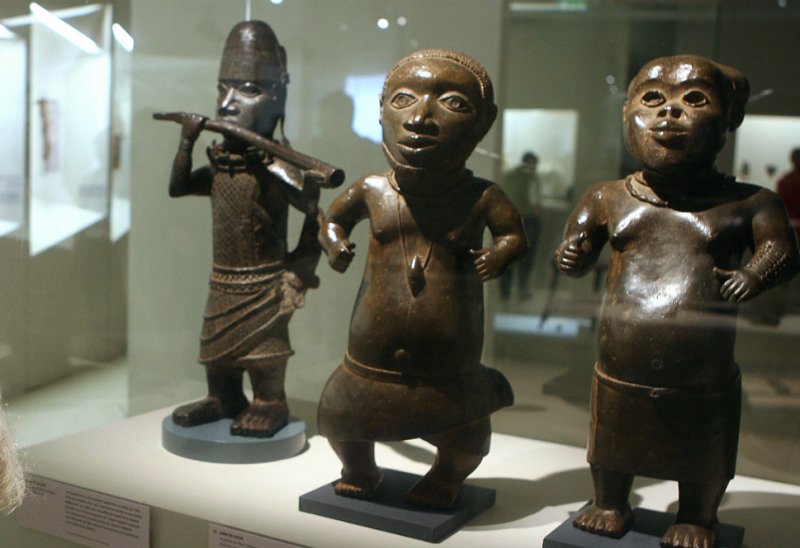 Afrian statues in French museum